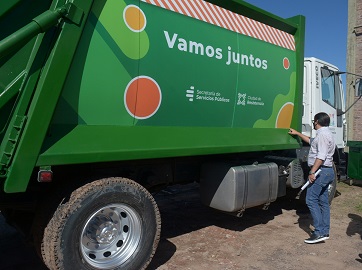 Con mano de obra municipal la ciudad recuper dos camiones